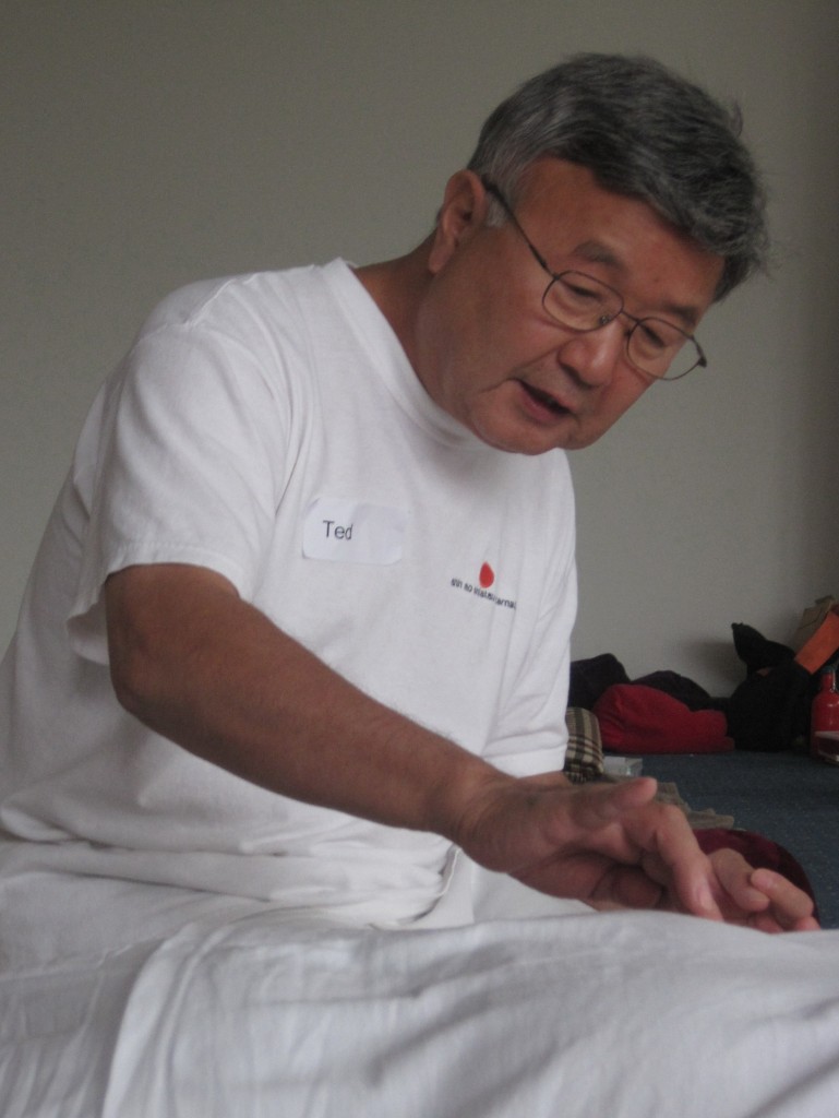 Tetsuro Saita hat Zen Shiatsu zum Shin So Shiatsu weiterentwickelt